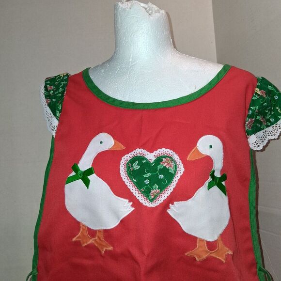 Red Christmas Apron with White Ducks on the Front, Tie's on the Side, 26ins Long - Picture 3 of 4